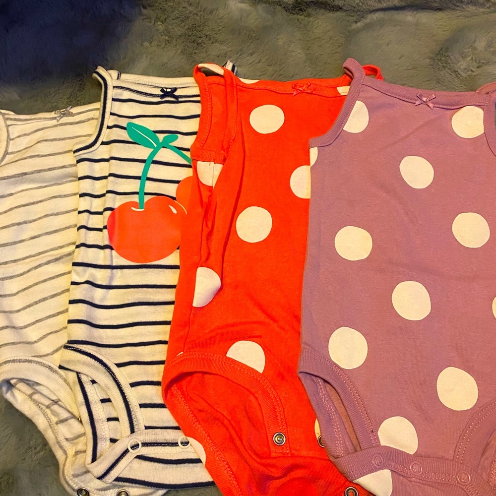 Carter’s 4 pack onesies- size 3 months